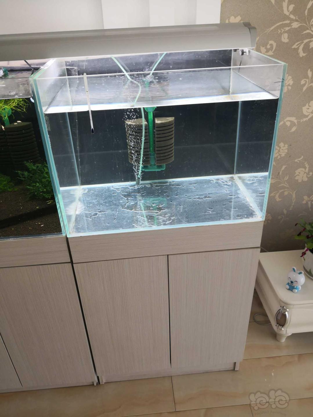 鱼缸沈阳市出2套604545超白缸包括底柜