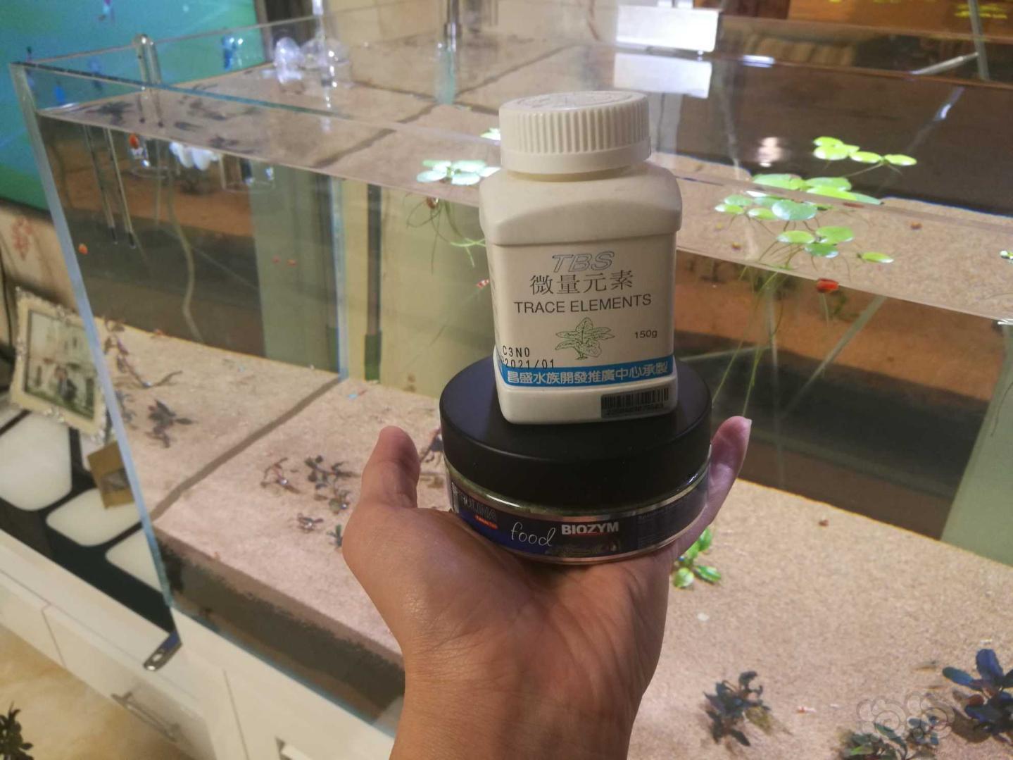 出售翠湖微量元素粉，用过几次，基本满瓶，再加贝因美贴片鱼食一盒!-图2