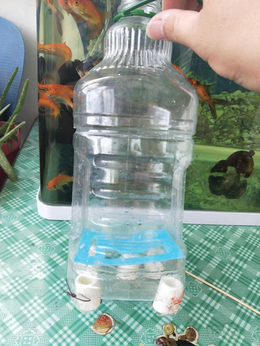 有人反映上一个矿泉水瓶做的反气举小而且丑，这次找了个大瓶子，不过大是大了，还是依然很丑-图4