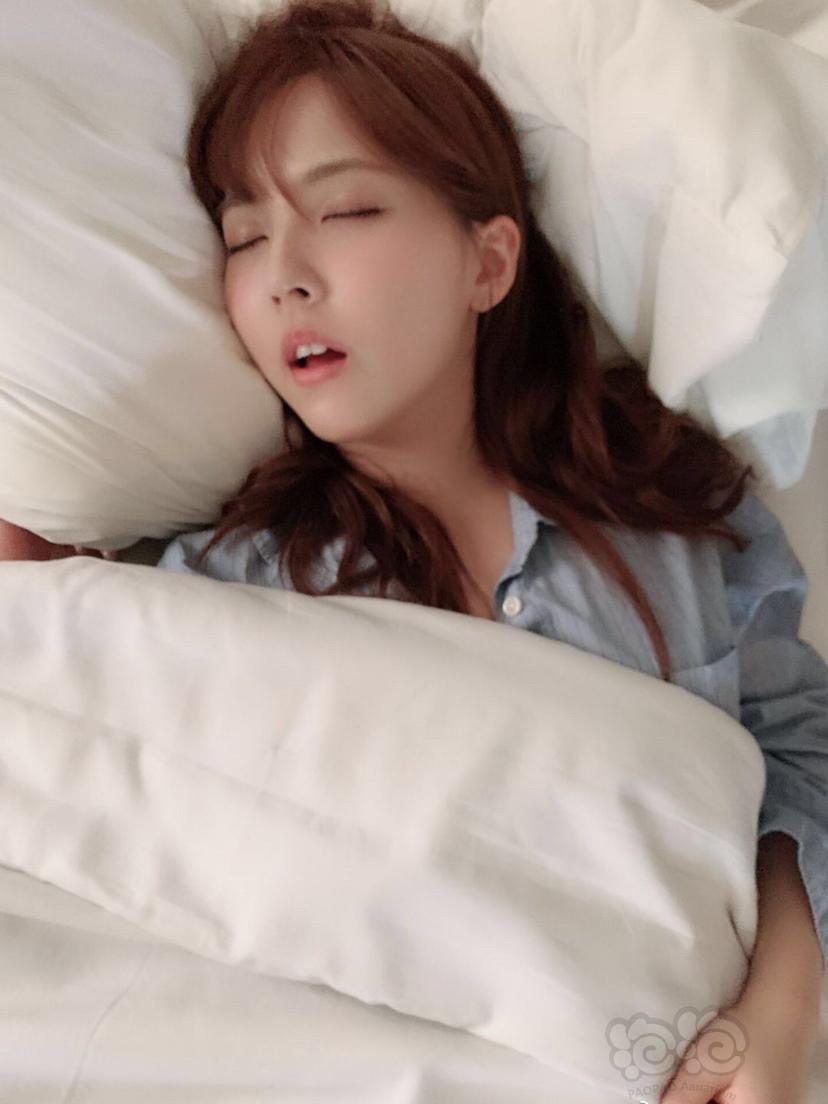 看美女有多少人睡觉张嘴呲牙的