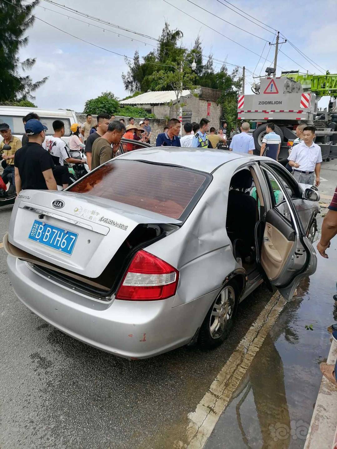 重大交通事故幸好3人没事