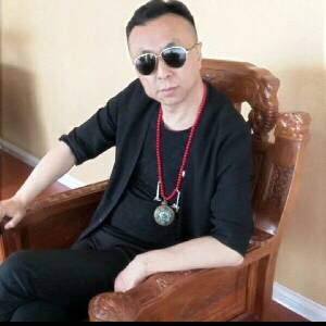 怎么感觉这个人越看越像黑手哥