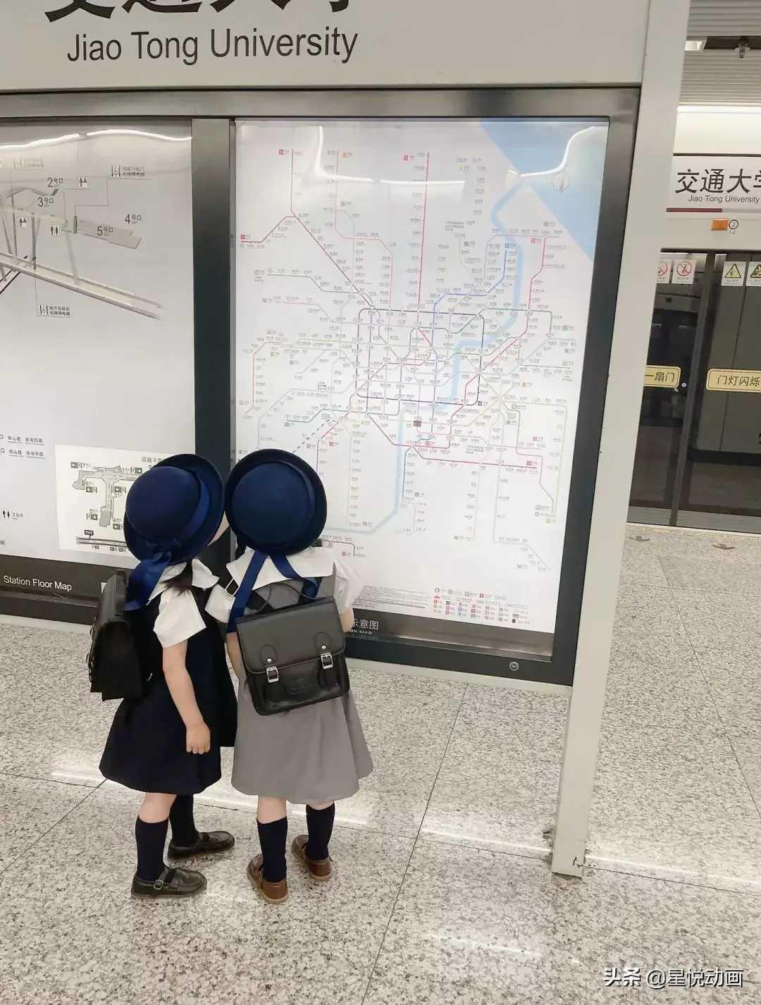 地铁里的可爱小妹妹[送心]‖像极了小丸子和小玉-图1