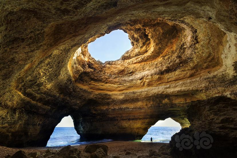 海边的天然洞穴-图1