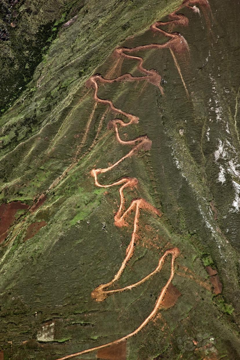 安第斯山脉的登山小径-图1
